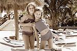 Portrait de deux jeunes filles à Tropical Resort