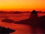 Sugarloaf Mountain et la baie de Botafogo à Rio de Janeiro, Brésil Dawn