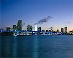Skyline de Miami à la nuit tombante, Miami, Florida, USA