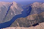 Milford Sound et Mitre Peak, Fjordland National Park, South Island, Nouvelle-Zélande