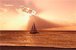 Segelboot bei Sonnenuntergang Turks- und Caicosinseln