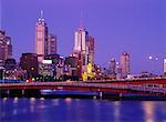 Melbourne Skyline an der Dämmerung Victoria, Australien