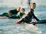 Jungen Boogie-Boarding