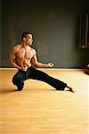 Homme pratiquer le Tai Chi