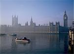 Angleterre, Londres, Westminster et Big Ben dans la brume