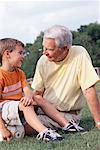 Portrait du grand-père et son petit-fils