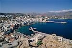 Vue d'ensemble de la ville de port île de Karpathos, Grèce