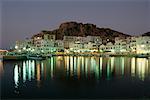 Port de l'île de Karpathos, Grèce, nuit
