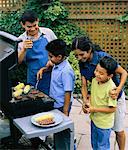 Familie mit Barbeque