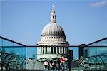 Millenium Bridge et Cathédrale Saint-Paul, Londres, Angleterre