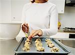 Femme prise de Cookies