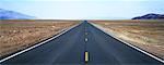 Highway durch Death-Valley-Nationalpark, Kalifornien, USA