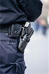 Polizisten Waffe im Holster