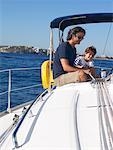 Vater und Sohn auf Boot