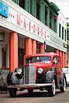 Oldtimer außerhalb der Masonic Hotel, Napier, Hawkes Bay, Neuseeland