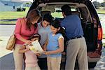 Famille Van de chargement pour les vacances