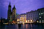 Place du marché et l'église de Sainte Marie, Krakow, Pologne