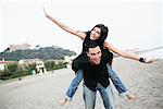 Couple sur la plage, Castiglione Della Pescaia, Toscane, Italie