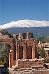Théâtre gréco-romain, Etna en arrière-plan, Taormina, Sicile, Italie