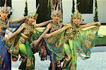Danseurs en costumes traditionnels, Java, Indonésie