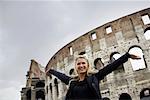 Femme de Colosseum, Rome, Italie