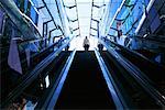 Frau oben auf der Treppe, Darling Harbour, Sydney, New-South.Wales, Australien