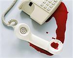 Téléphone, couvert de sang