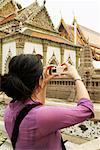 Femme prise de photo du Grand Palais, Bangkok, Thaïlande