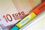 Nahaufnahme Tagebuch auf einer zehn-Euro-banknote