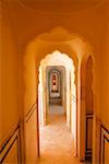 Arqué corridor à l'intérieur du Palais City Palace, Jaipur, Rajasthan, Inde