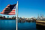 Amerikanische Flagge auf einem Boot, Boston, Massachusetts, USA