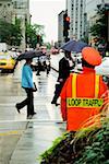 Die Fußgänger laufen im Regen, Michigan Avenue, Chicago, Illinois, USA