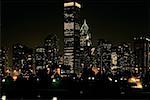 Bâtiments éclairée la nuit, Chicago, Illinois, USA