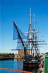 Segelschiff vor Anker in einen Hafen, Boston, Massachusetts, USA