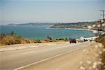 Vue arrière des voitures sur une autoroute, Malibu, Californie, USA