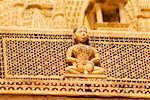 Vue d'angle faible d'une statue sur un Temple, Jaisalmer, Rajasthan, Inde