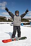 Junge auf Snowboard, Dagmar Ski Resort, Ontario, Kanada