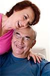 Gros plan d'un couple senior souriant