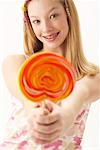 Jeune fille tenant Lollipop