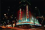 Die Radio City Music Hall in der Nacht, New York City, New York, USA