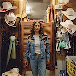 Femme dans la boutique de cadeaux, Rio Bravo, Texas, USA