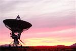 Silhouette d'une radiotélescope, Nouveau-Mexique, USA