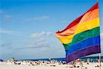 Nahaufnahme der Fahne flattert auf dem Strand, South Beach, Miami, Florida, USA