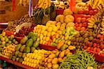 Fruits et légumes à un étal de marché, Mexique