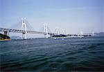 Vue angle faible sur un pont, pont de Seto Ohashi, Shikoku, Japon