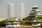 Gratte-ciels et un château dans la ville, le château d'Osaka, Osaka, Japon