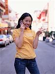 Femme, téléphone cellulaire, San Francisco, Californie, USA