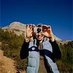 Femme prenant la photographie, le Mont Sainte-Victoire, Aix-en-Provence, Provence, France