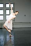 Un danseur de ballet féminin posant