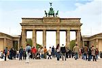 Touristes à la porte de Brandebourg, Berlin, Allemagne